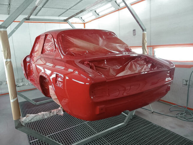 Lackierung des Alfa Romeo Bertone in Original-Farbe