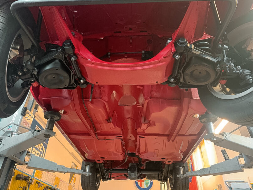 Aufbereitung aller Technik-Komponenten am Alfa Romeo Bertone wie Fahrwerk, Bremsen …