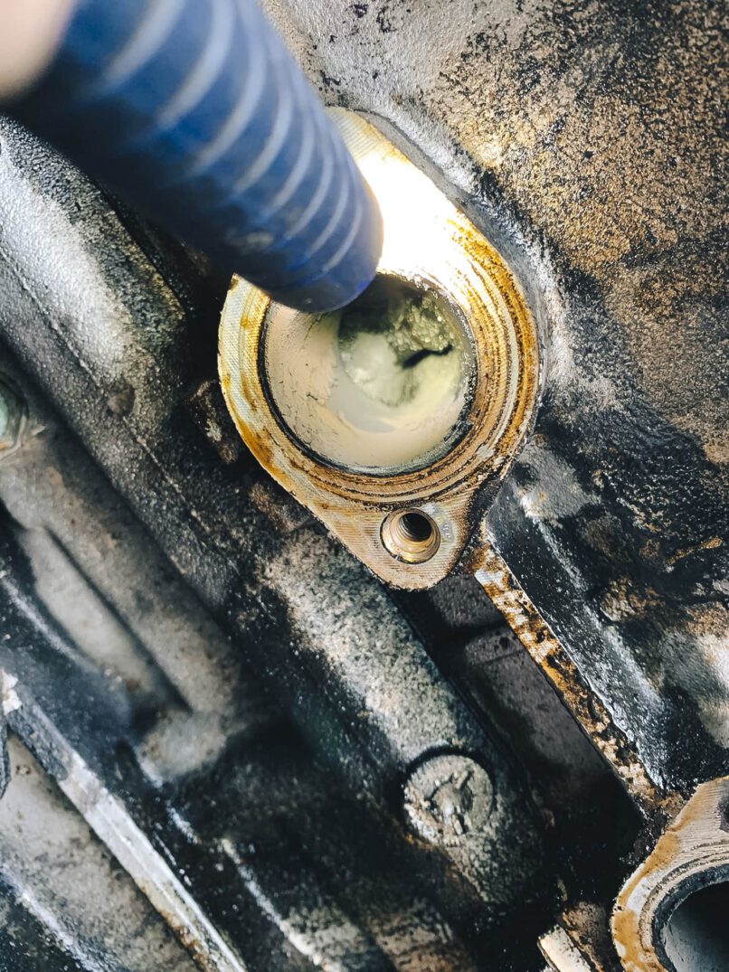 Der defekte Alfa Romeo Alfetta GTV 6 Motor