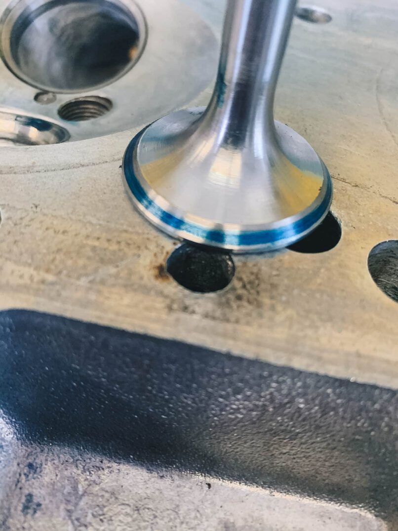 Ventilführung und Ventile erneuert