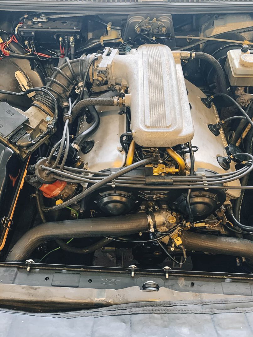 Der fertige Alfa Romeo Alfetta GTV 6 Motor in der Karosserie