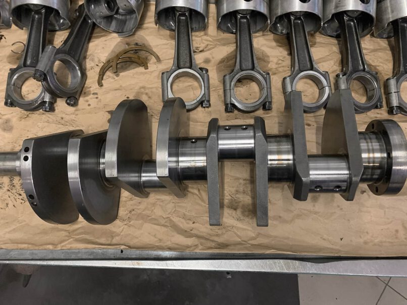 Lamborghini Urraco Kurbelwelle geprüft und poliert