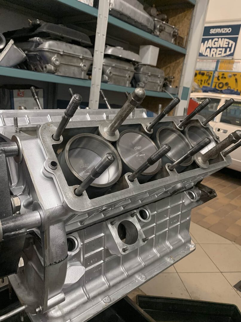 Kolben erneuert und Laufbuchsen gehohnt am Motor des Lamborghini Urraco