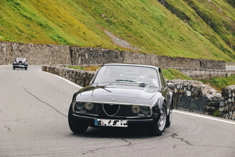 Der frisch überholte Zagato in seiner natürlichen Umgebung: Passo Stelvio jetzt auf dem Weg nach oben